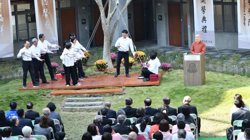 蔡獻德老師帶領中文辯論演示，令人驚艷與喝采