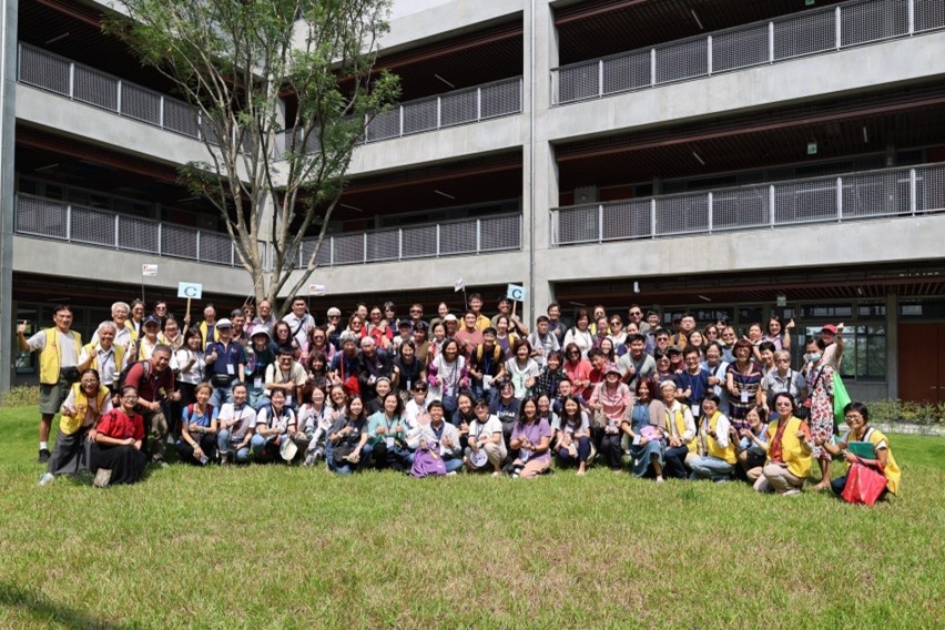 Read more about the article 台灣請法團參訪佛院—歡歡喜喜迎接師父海外弟子回到金色城堡